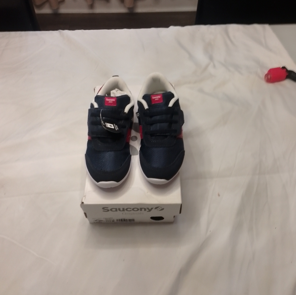 BNIB KIDS UNISEX SAUCONY SNEAKERS